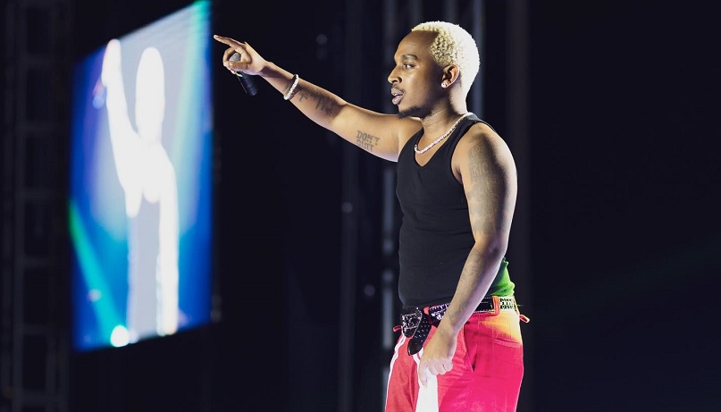 Nyuma y’igihe kingana n’imyaka ibiri atagaragara ku rubyiniro rwa MTN Iwacu Muzika Festival, umuhanzi Kenny Sol yongeye gutangazwa mu bazasusurutsa abazitabira iri serukiramuco rikomeye ritegurwa na East African Promoter (EAP) ku bufatanye na MTN Rwanda.