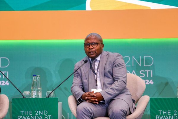 Minisitiri w’Ubuhinzi n’Ubworozi, Dr. Ndabamenye Telesphore, yasabye urubyiruko gutinyuka rukayoboka ubuhinzi n’ubworozi kuko harimo amahirwe menshi kandi igihugu gikeneye kugira urubyiruko rugifasha mu kubona ibiryo bihagije kandi bifite ubuziranenge.